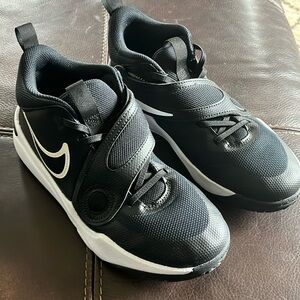 Nike Hustle D boys 6.5y